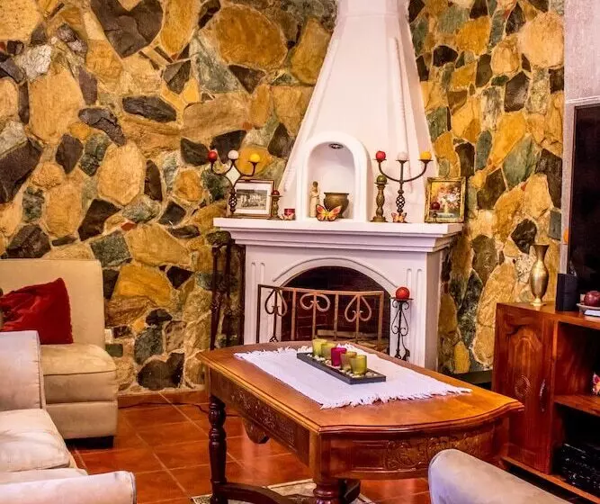 تختخواب و صبحانه Posada Maya