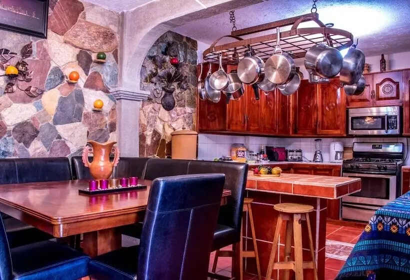 تختخواب و صبحانه Posada Maya