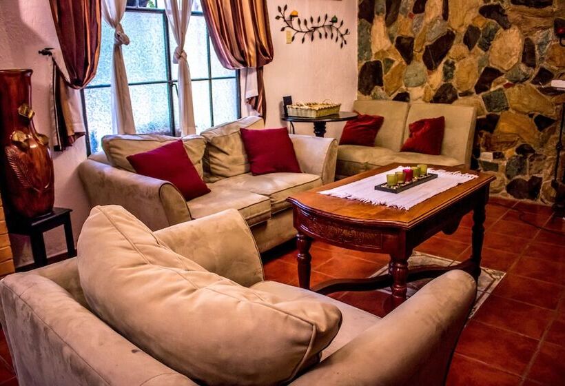 تختخواب و صبحانه Posada Maya