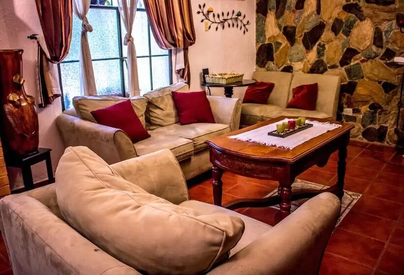 تختخواب و صبحانه Posada Maya