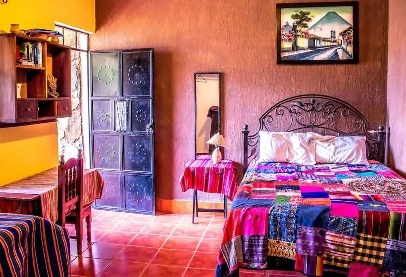 تختخواب و صبحانه Posada Maya