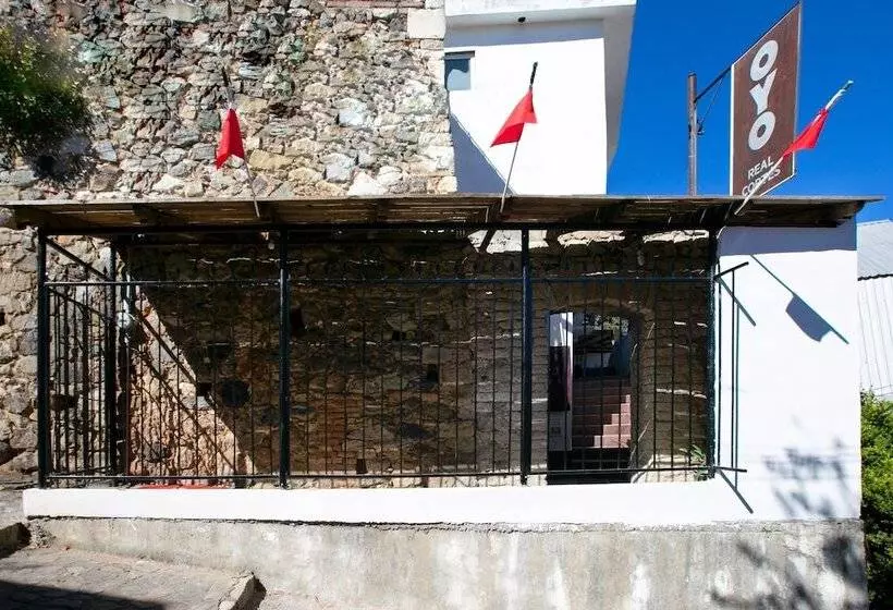 Hostelli Real Cortés