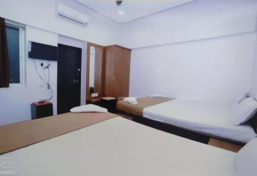 Hotelli Rajhuns Deluxe Lodging