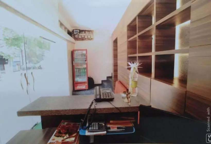 Hotelli Rajhuns Deluxe Lodging