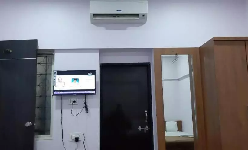 Hotelli Rajhuns Deluxe Lodging