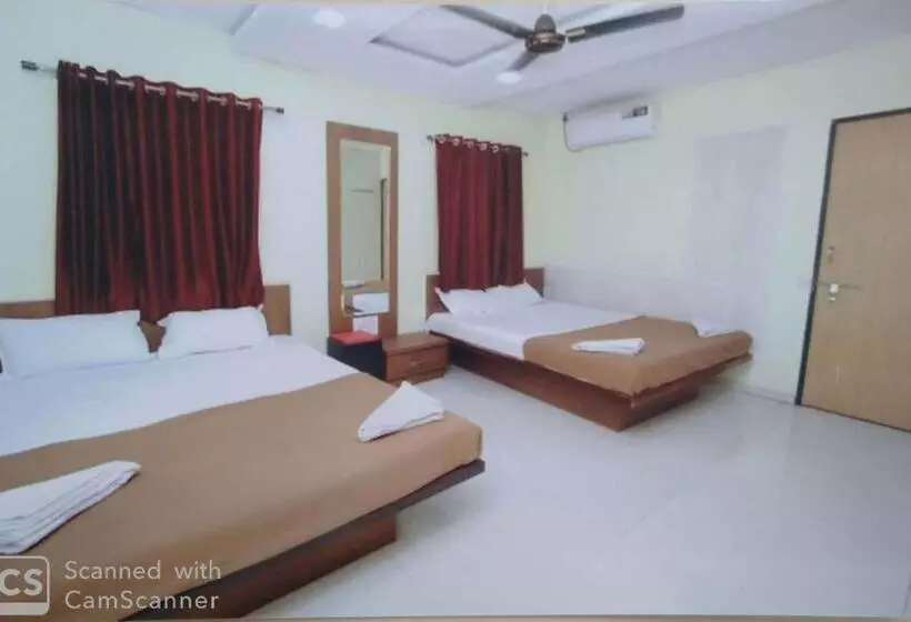 Hotelli Rajhuns Deluxe Lodging