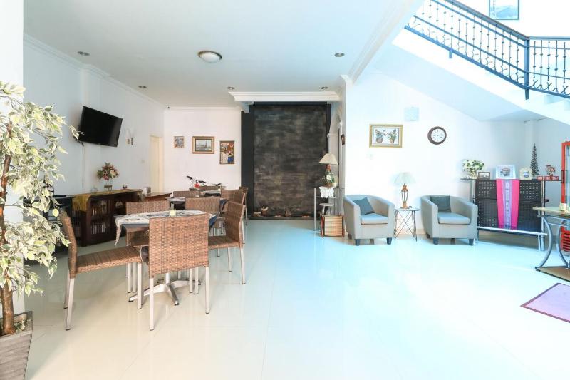 بنسيون Ge Jacmart Homestay Makassar