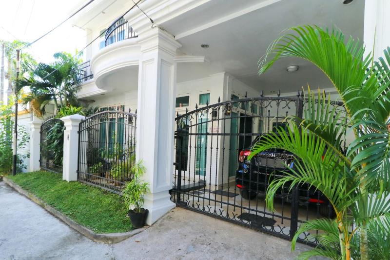 بنسيون Ge Jacmart Homestay Makassar