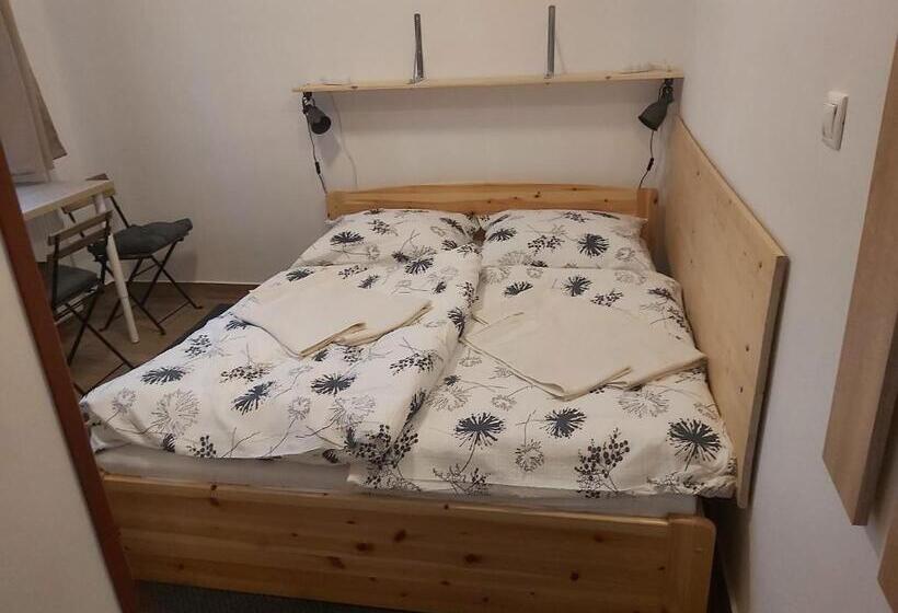 پانسیون Guest House Orczy Park