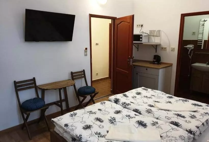 پانسیون Guest House Orczy Park