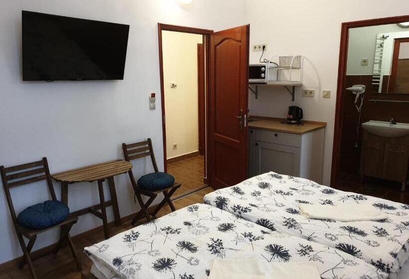 پانسیون Guest House Orczy Park