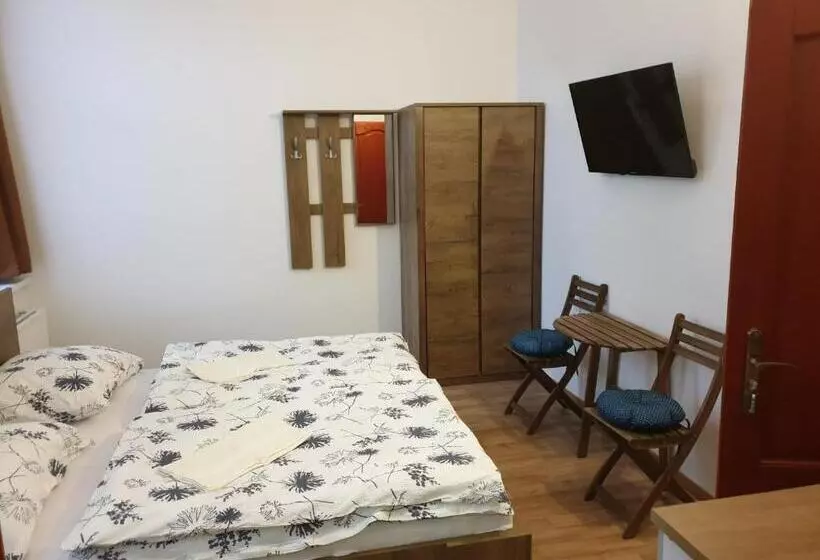 پانسیون Guest House Orczy Park