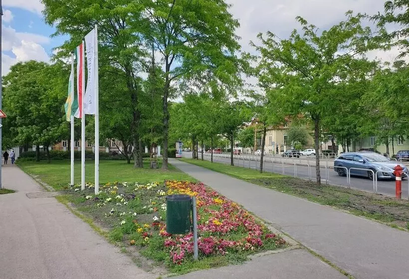 پانسیون Guest House Orczy Park