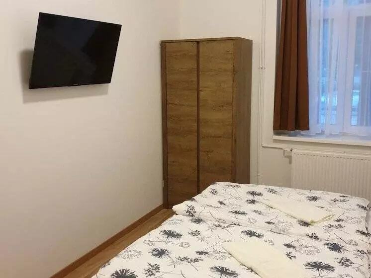 پانسیون Guest House Orczy Park