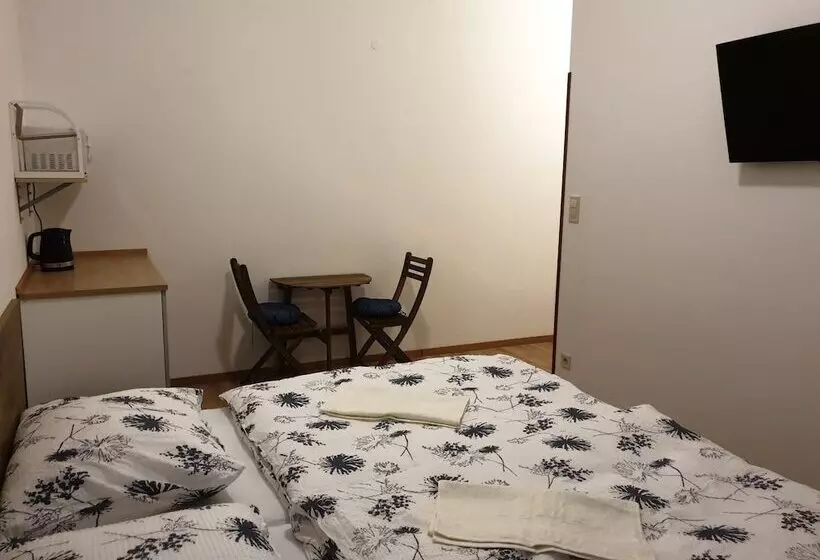 پانسیون Guest House Orczy Park