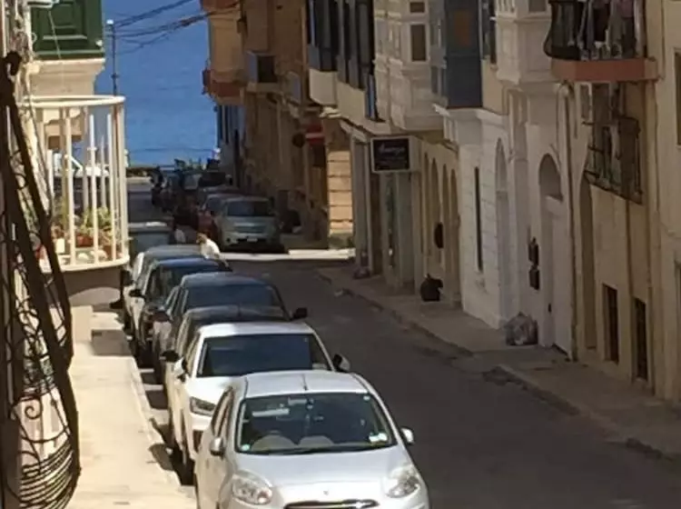 تختخواب و صبحانه Maltese Rooms