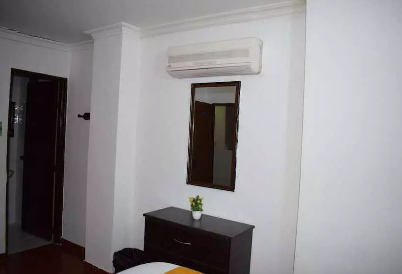 ホテル Avenida 3 Real En El Norte De Cali