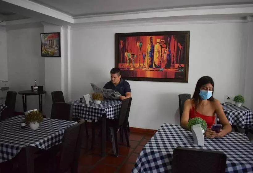 ホテル Avenida 3 Real En El Norte De Cali