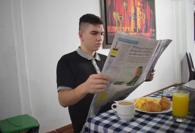 ホテル Avenida 3 Real En El Norte De Cali