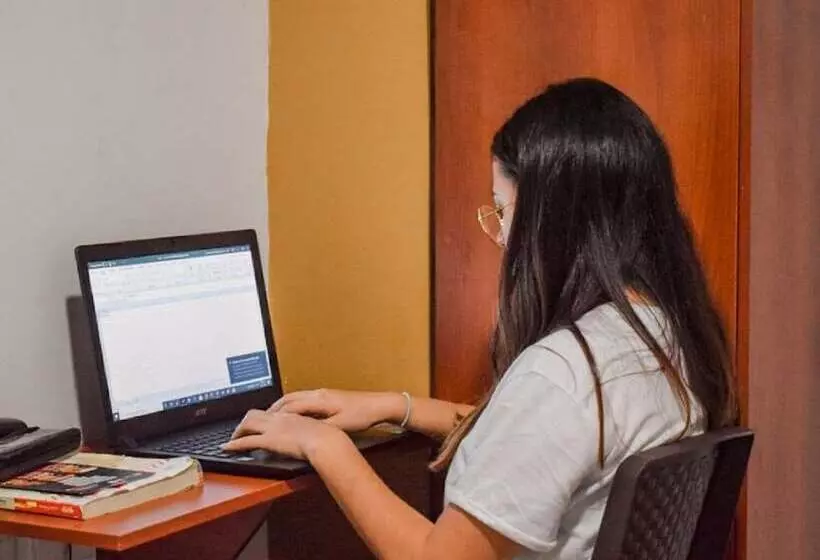 ホテル Avenida 3 Real En El Norte De Cali