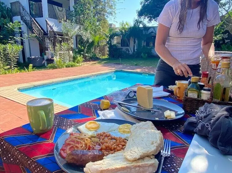 Hotelli Gamboozini Lodge