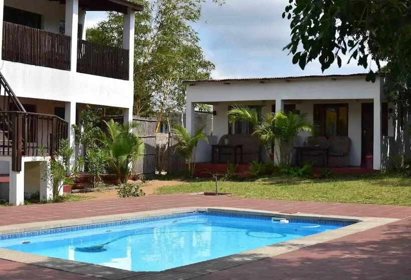 Hotelli Gamboozini Lodge