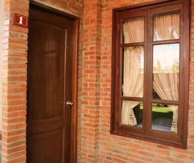 Mango Valley Hotel 2