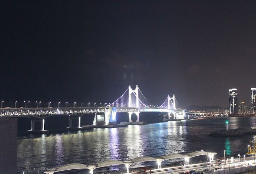 The Blue Guesthouse   Hostel