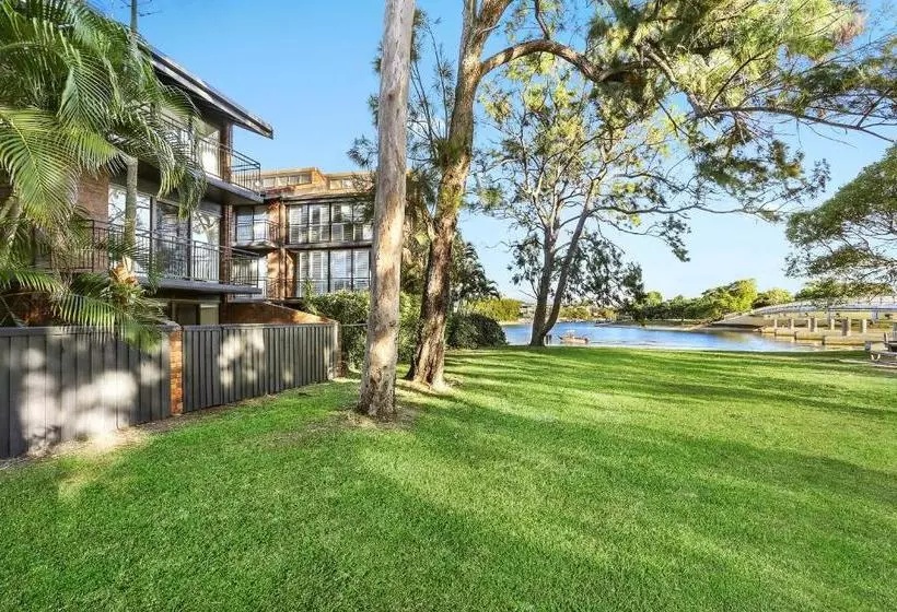 Unit 4 Weyba Lodge Noosa