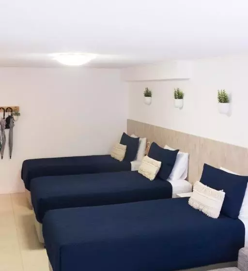 Unit 4 Weyba Lodge Noosa