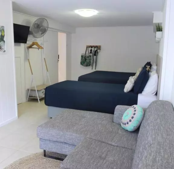 Unit 4 Weyba Lodge Noosa