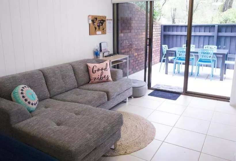 Unit 4 Weyba Lodge Noosa