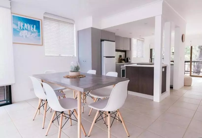 Unit 4 Weyba Lodge Noosa