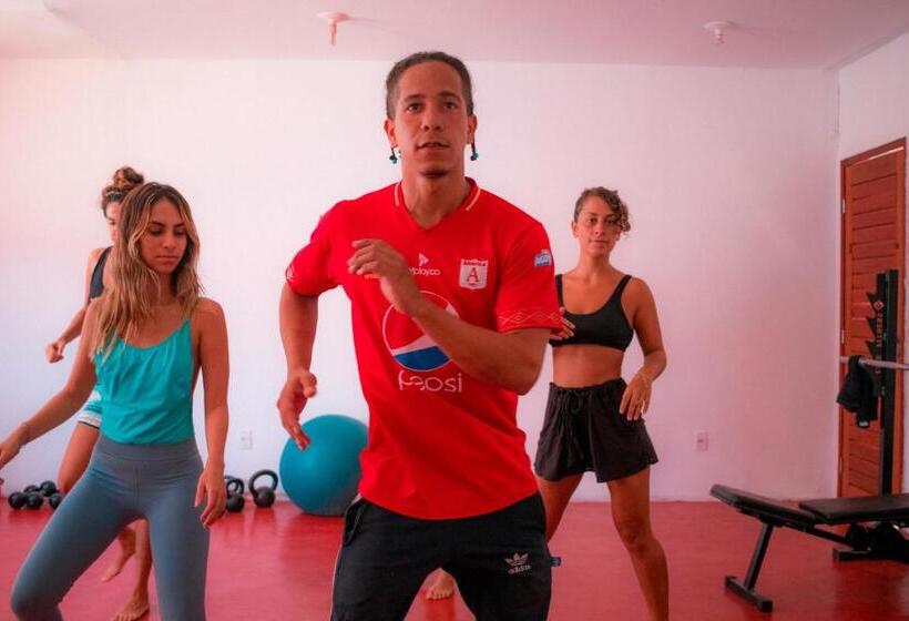 هاستل Surfcamp Arara