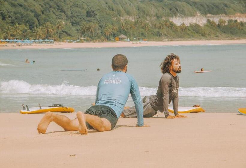 هاستل Surfcamp Arara