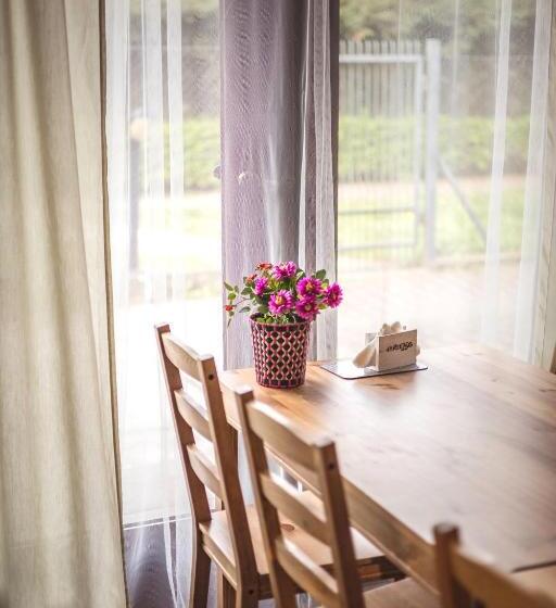 4 Couples & 4 Friends Hostel