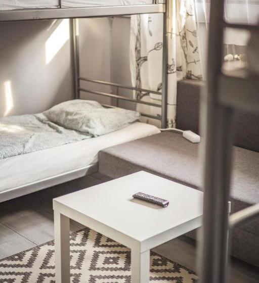 4 Couples & 4 Friends Hostel