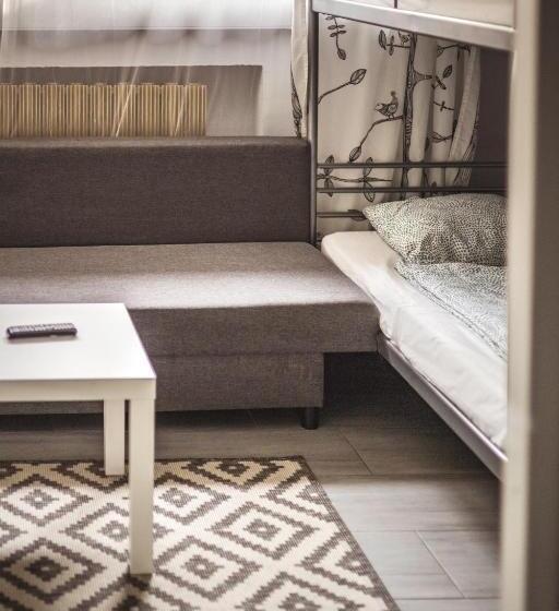 4 Couples & 4 Friends Hostel