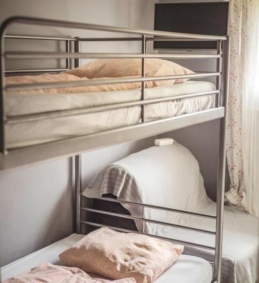 4 Couples & 4 Friends Hostel