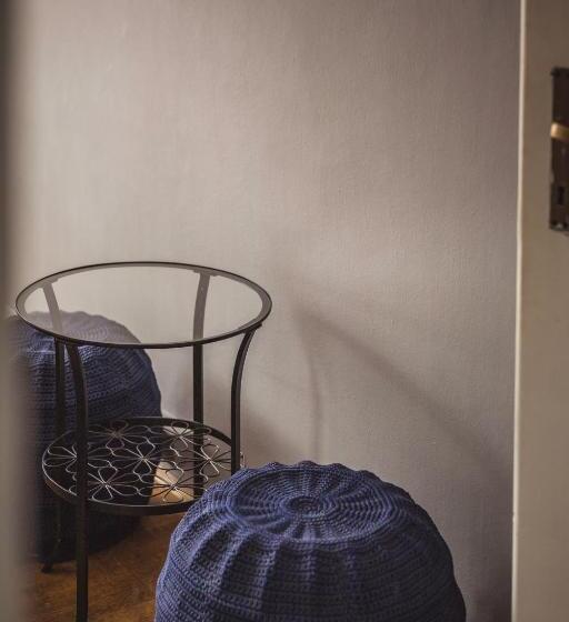 4 Couples & 4 Friends Hostel