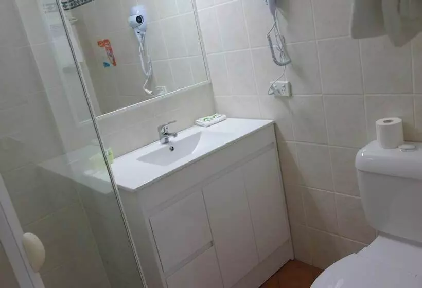 Hampton Court Apartments