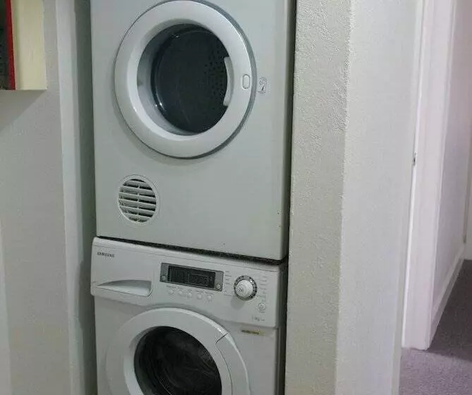 Hampton Court Apartments