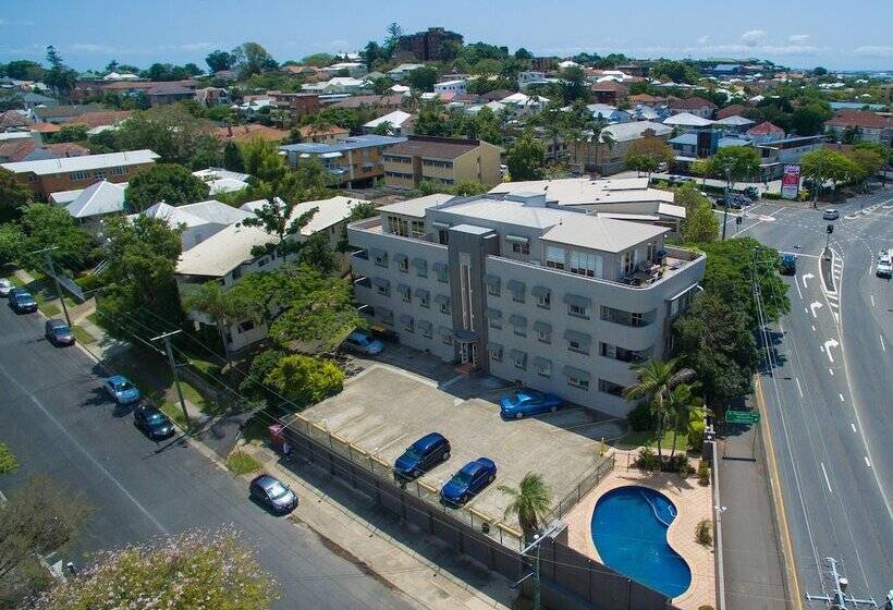 Hampton Court Apartments