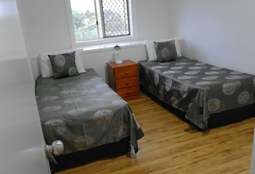 Hampton Court Apartments