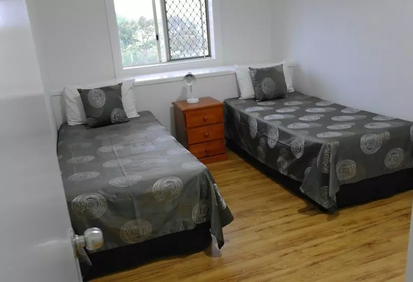 Hampton Court Apartments