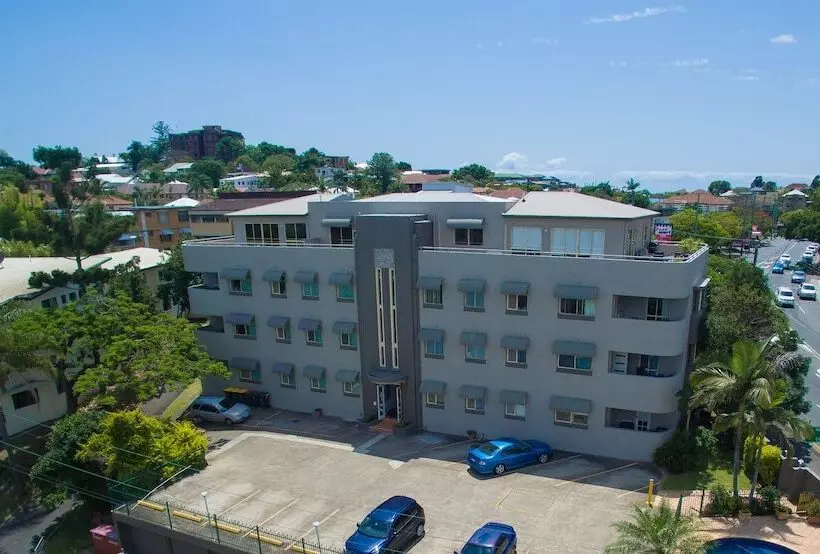 Hampton Court Apartments