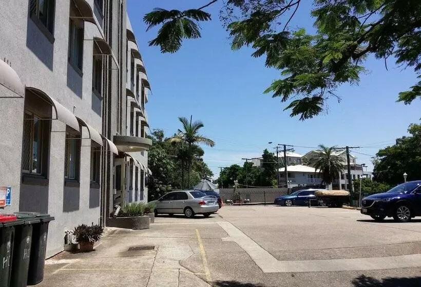 Hampton Court Apartments