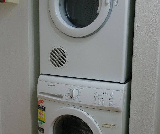 Hampton Court Apartments