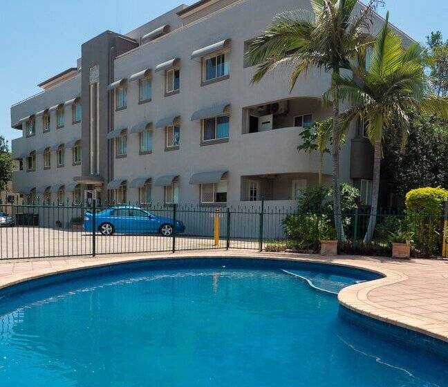 Hampton Court Apartments