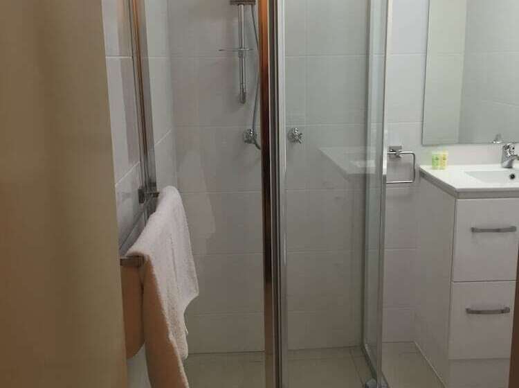 Hampton Court Apartments